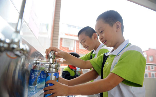 湖南鑫泰環(huán)?？萍加邢薰?湖南直飲水設備安裝,凈水節能,工業(yè)用水,生活用水